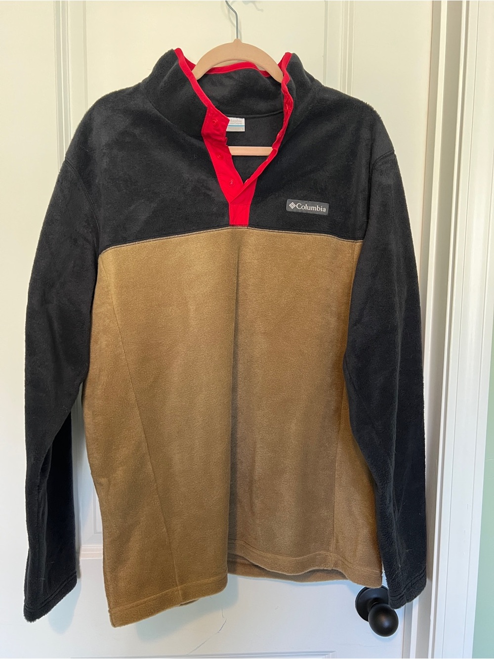 Columbia Black Fleece Pullover with Red Snap Trim